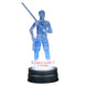 Figurine Ezra Bridger avec ses accessoires posée sur un socle de présentation