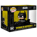 Figurine POP Rides Deluxe de Batman assis dans sa Batmobile noire avec détails précis et couleurs vives