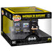 Figurine POP Batman dans la Batcave par FUNKO montrant Batman en tenue noire avec gadgets dans un décor sombre