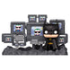 Vue rapprochée de la figurine POP Batman dans la Batcave avec détails précis et couleurs fidèles au personnage DC Comics