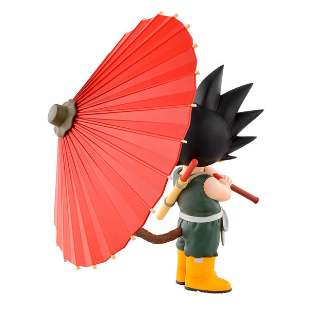 Profil latéral de la figurine Son Goku 13 cm avec tenue iconique