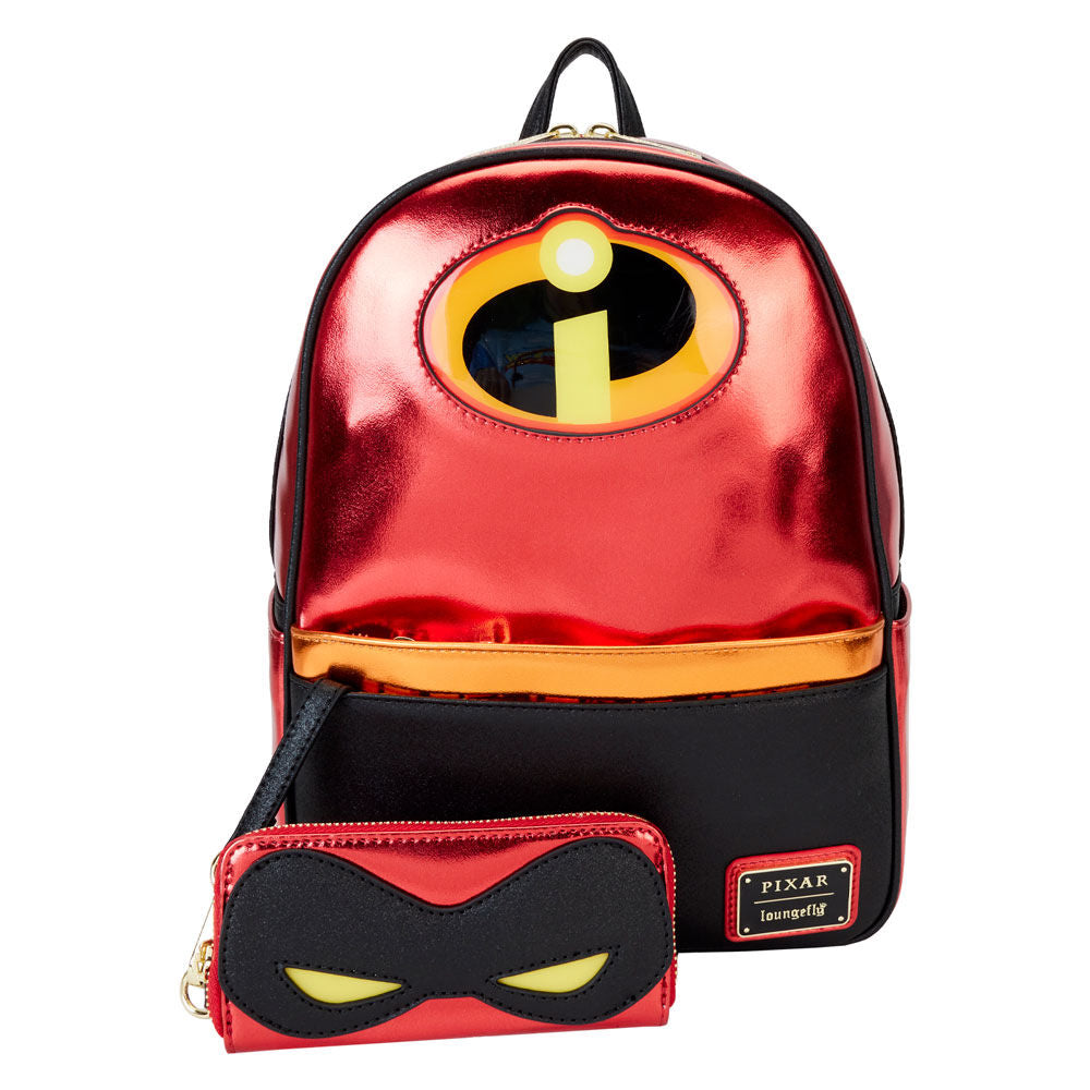 Gros plan sur les appliqués et l'embossage du sac à dos Loungefly Les Indestructibles édition anniversaire