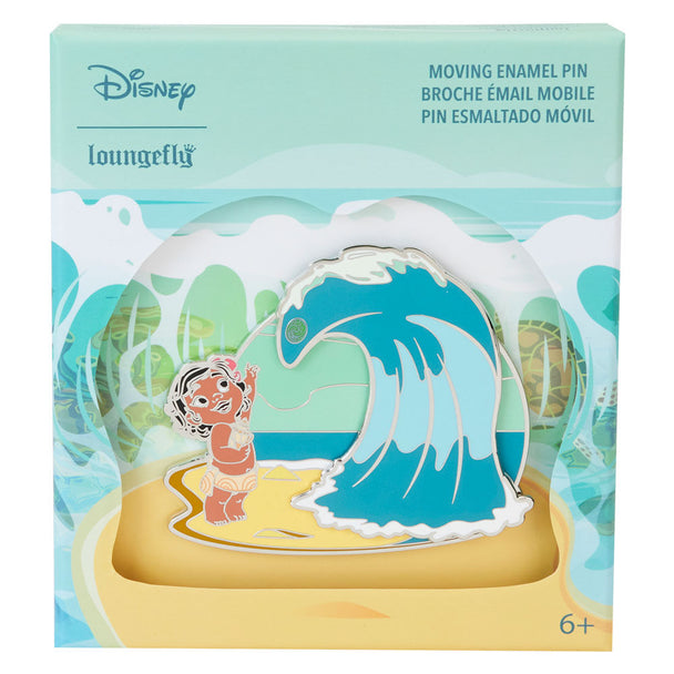 Pin Loungefly Disney Vaiana Moana avec design de vagues océaniques, finition émaillée et détails imprimés en gros plan.