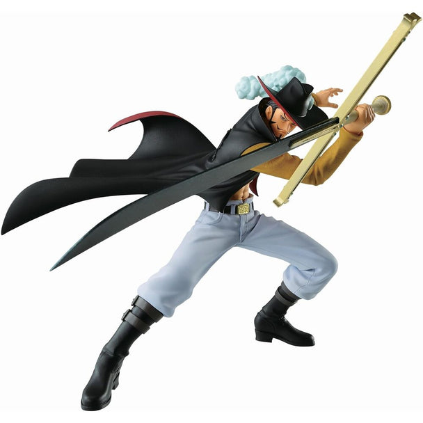 Figurine Dracule Mihawk One Piece de 13cm par BANPRESTO, vue de face avec détails précis et couleurs vives.