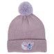Vue rapprochée du bonnet Stitch avec oreilles et visage brodés en détail sur fond clair