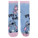 Présentation des chaussettes Disney Stitch portées par un enfant, illustrant le confort et le style