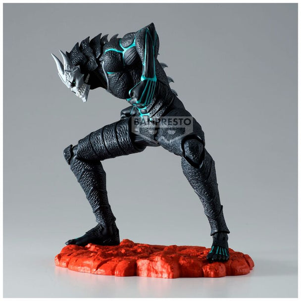 Détail de la figurine Kaiju No. 8 BANPRESTO montrant la texture et les couleurs vives