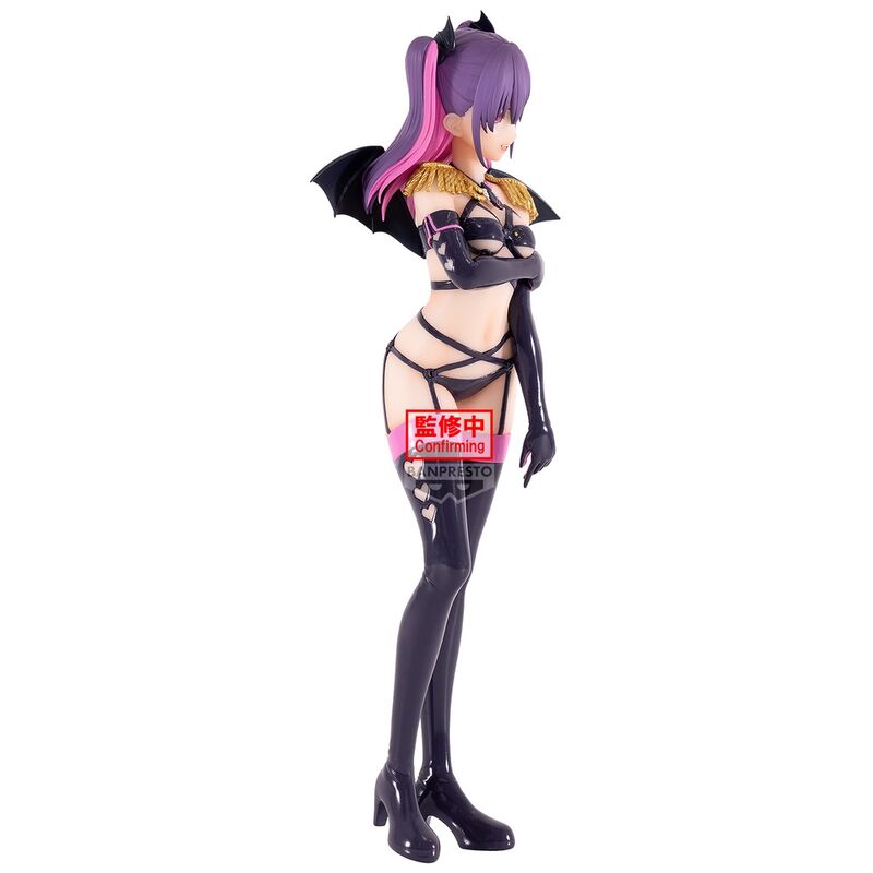 Zoom sur le visage expressif et les détails du costume glamour de la figurine Miriella Medical Corps Glitter