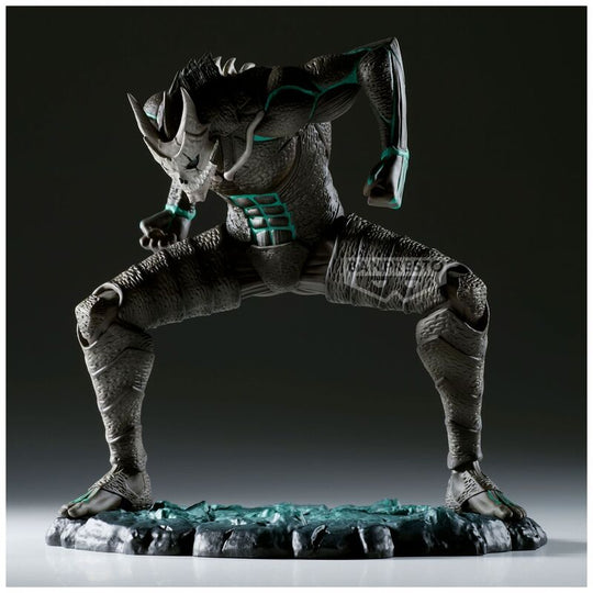 Zoom sur les détails de la figurine Kaiju No. 8 The Brush BANPRESTO avec texture et peinture soignée