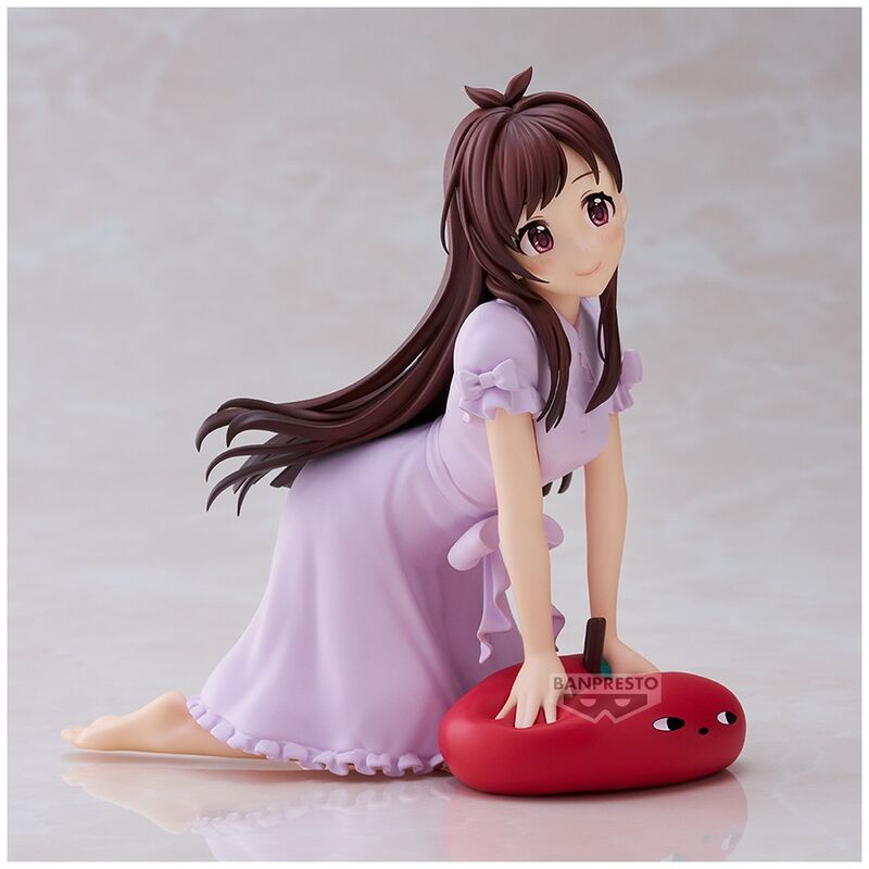 Vue arrière de la figurine Akari Tsujino montrant les détails de la coiffure et tenue