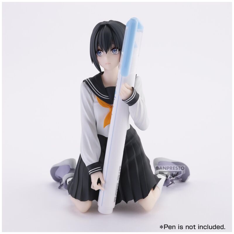 Gros plan sur le visage expressif de la figurine Nonoa Shirayuki avec un maquillage soigné