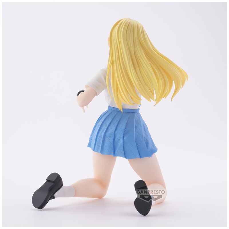 Gros plan sur le visage expressif et les cheveux d’Aria Kisaki de la figurine BANPRESTO