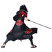 Gros plan sur le visage expressif de la figurine Sasuke Uchiha 15cm