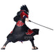 Gros plan sur le visage expressif de la figurine Sasuke Uchiha 15cm
