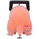 Figurine Pochita sur fond blanc, parfaite pour collectionneurs et fans