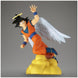 Présentation de la figurine Son Goku avec son socle original BANPRESTO en gros plan