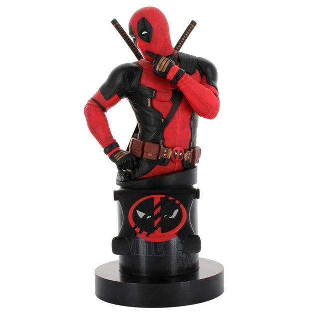 Figurine Deadpool 3 Cable Guy vue de face tenant une manette de jeu