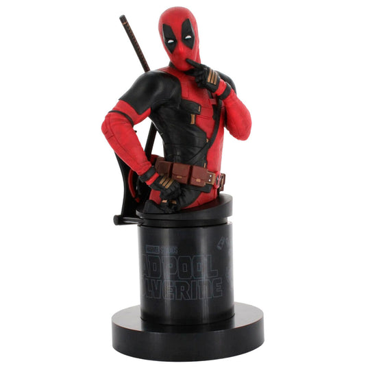 Deadpool 3 Cable Guy supportant un smartphone iPhone en mode vertical