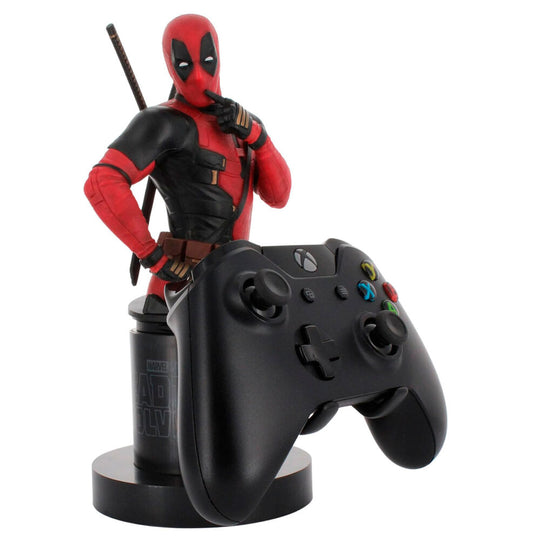 Vue d’ensemble de la figurine Deadpool 3 Cable Guy avec plusieurs manettes autour