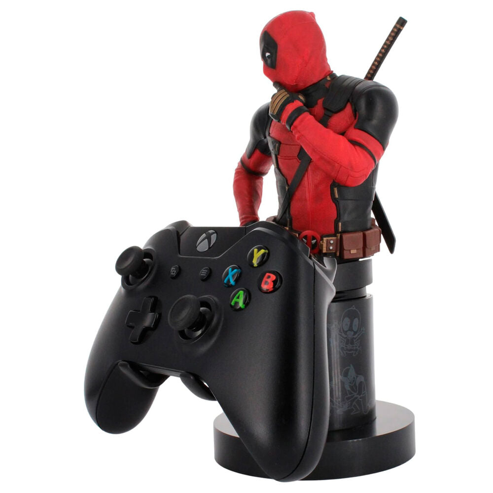Photo artistique de la figurine Marvel Deadpool 3 Cable Guy en lumière naturelle