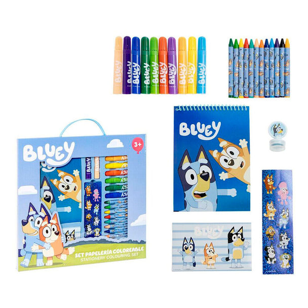 Vue du set de papeterie à colorier Bluey CERDÁ avec ses accessoires colorés et thème enfantin