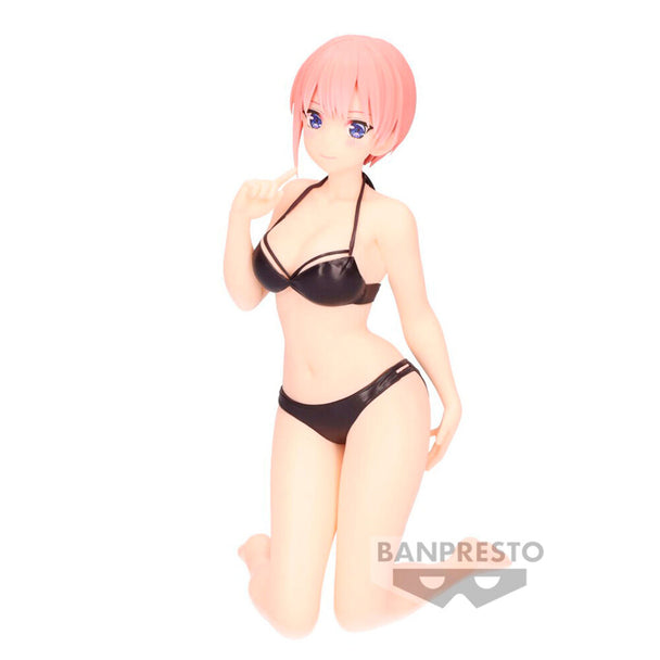 Figurine Ichika Nakano de 17 cm issue de la série The Quintessential Quintuplets par BANPRESTO, posée sur un fond neutre.