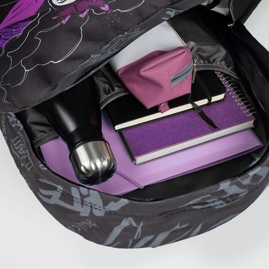 Détail du sac à dos CERDÁ Disney Villains montrant les bretelles ajustables et la texture