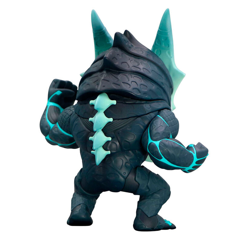 Zoom sur le visage expressif de la figurine Kaiju No. 8 Toonize avec couleurs vives et traits précis