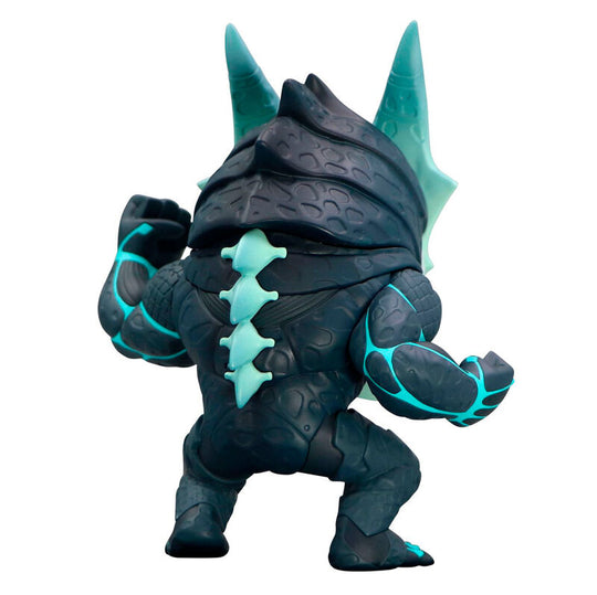 Zoom sur le visage expressif de la figurine Kaiju No. 8 Toonize avec couleurs vives et traits précis