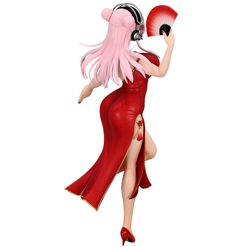 Vue arrière de la figurine Super Sonico montrant les motifs complexes de sa robe chinoise