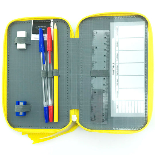 Détail des 16 crayons de couleur et 16 feutres alignés dans la trousse triple Pokémon