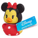 Canard en caoutchouc Disney blanc avec nœud papillon rouge, posé sur table en bois