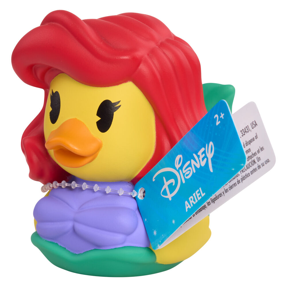 Canard en caoutchouc Disney rouge vif avec cape, posé sur surface brillante