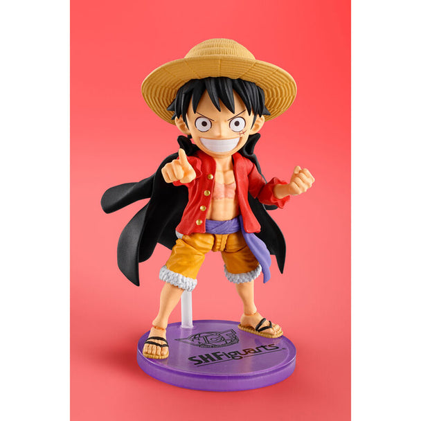 Figurine articulée Monkey D. Luffy 7,5cm en position dynamique avec manteau
