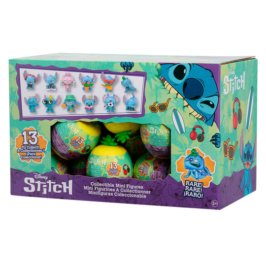Enfant jouant avec la figurine capsule surprise Disney Stitch de 5 cm