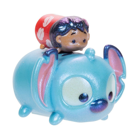 Image d'une main tenant une figurine Disney Tsum Tsum Special Finish surprise