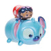 Image d'une main tenant une figurine Disney Tsum Tsum Special Finish surprise