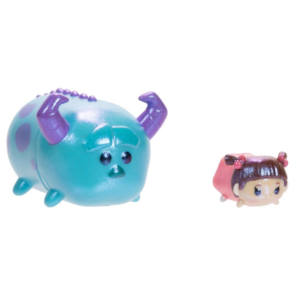Gros plan sur la finition spéciale brillante d'une figurine Tsum Tsum Disney