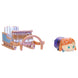 Figurine Disney Tsum Tsum Special Finish posée à côté d'autres accessoires Disney