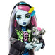 Vue rapprochée du visage expressif de la poupée Frankie Stein Monster High