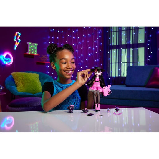 Boîte du produit Monster High Draculaura avec logo MATTEL visible