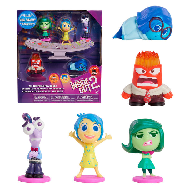 Vue rapprochée des détails colorés des figurines Inside Out du pack JUST PLAY