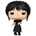 Vue rapprochée de la figurine Funko POP Wednesday Addams montrant les détails gothiques et la finition soignée