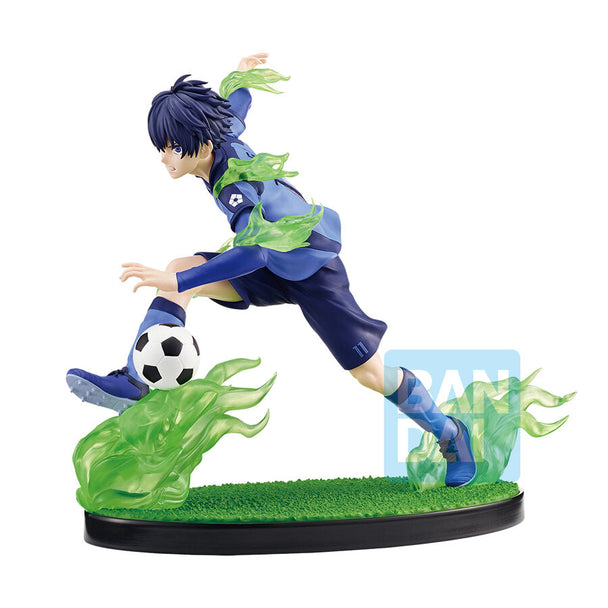 Figurine 14cm de Yoichi Isagi en tenue de football Blue Lock, vue de face détaillée