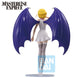 Zoom sur le visage de la figurine Stussy avec expression mystérieuse et maquillage fidèle au personnage
