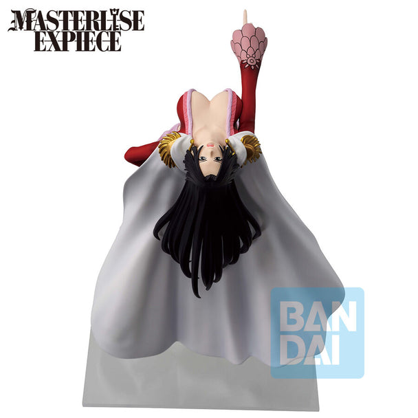 Vue latérale de la figurine Boa Hancock mettant en valeur sa posture élégante