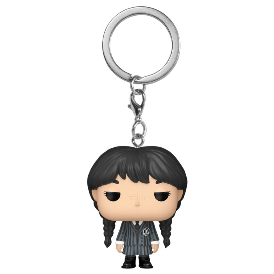 Zoom sur le porte-clés FUNKO Pocket POP de Wednesday, montrant la finition soignée et l'attache métallique robuste