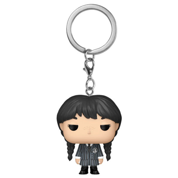 Zoom sur le porte-clés FUNKO Pocket POP de Wednesday, montrant la finition soignée et l'attache métallique robuste