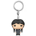 Zoom sur le porte-clés FUNKO Pocket POP de Wednesday, montrant la finition soignée et l'attache métallique robuste