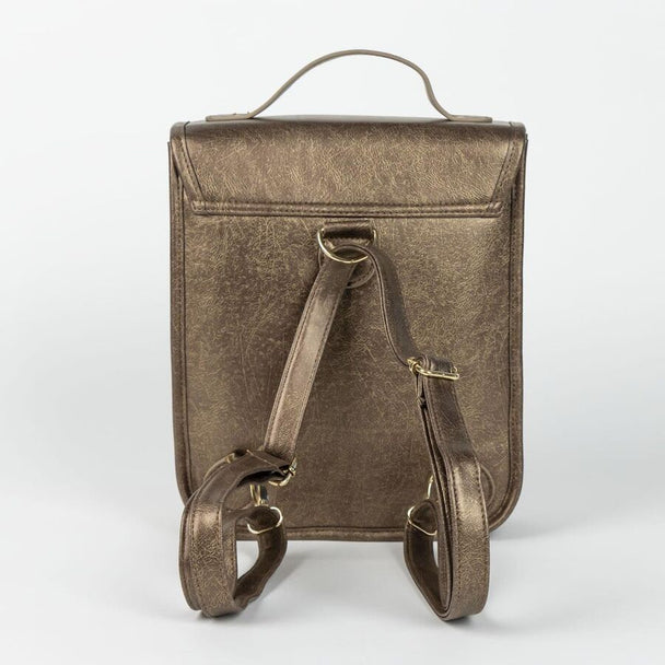 Détail du cuir synthétique texturé du sac à dos Harry Potter Hogwarts montrant la qualité du matériau